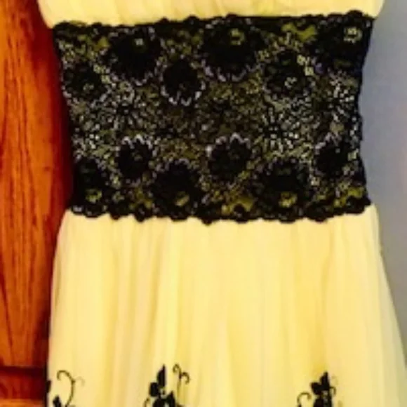 Formal Dress - Picture 2 of 3